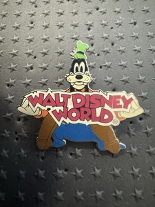Disney 2002 Walt Disney World Goofy Pin - Bild 1 von 4
