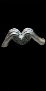 GRAN CORAZÓN PLATEADO EN MANOS BRILLO ADORNO BLING  - Imagen 1 de 1