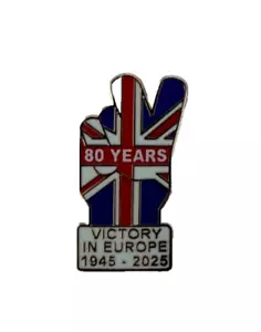 VE DAY VICTORY IN EUROPE 80TH ANNIVERSARY 1945 - 2025 ENAMEL PIN BADGE #1 - Foto 1 di 1