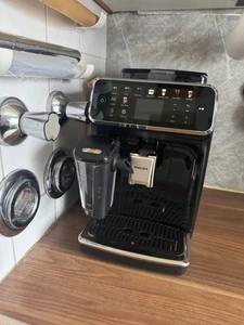 PHILIPS EP5543/90 Serie 5500 LatteGo 19 Kaffeespezialitäten Kaffeevollautomat - Bild 1 von 1