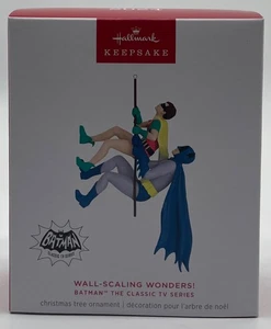 Hallmark 2024 Batman y Robin ¡Maravillas a escala de pared! Adorno de recuerdo - Imagen 1 de 2