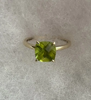 Genuine 2 ct Peridot 10k Gold Solitaire Cushion Cut Ring Size 7.5 Preowned - Image 1 of 2