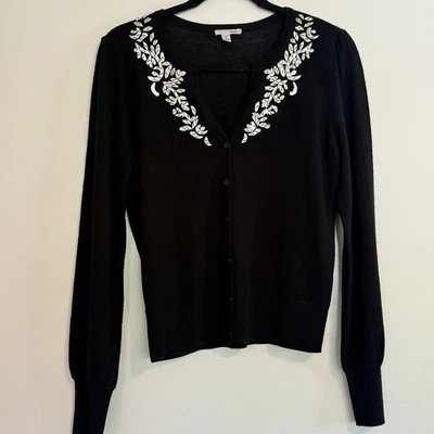 Cárdigan de lana merino para mujer - negro con bordado floral halógeno talla mediana Foto 1 de 4