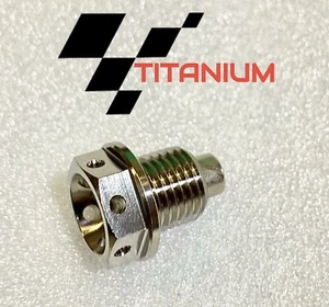 M12X1.5MM YAMAHA YZF-R3 2024 TITANIUM SUMP DRAIN BOLT RACE DRILLED MAGNETIC - Foto 1 di 10