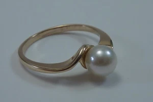  14K Yellow Gold Pearl  Ring, Size 6 - Picture 1 of 5