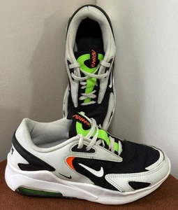 Jungen Nike Air Max Bolt weiß/grün Schuhe CW1626-002 Größe 4 Jahre JUGEND GROSSE KINDER - Bild 1 von 9