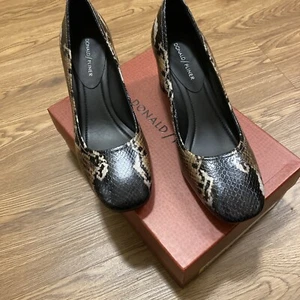 Donald J Pliner Corin-DN Painted Snake Leather Pumps Women's Shoes 9M - Picture 1 of 10
