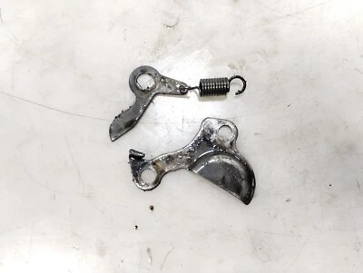 Kawasaki KE100 KE100B 2001 01 cubierta interior del motor retenedor de montaje Foto 1 de 4