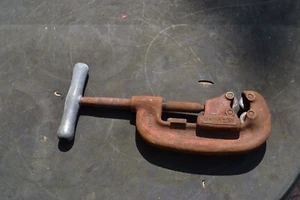 RIDGID No. 42A FOUR WHEEL PIPE CUTTER 1/2''-2'' PIPE CAPACITY USA - Picture 1 of 3