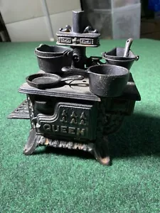 QUEEN Stove Miniature Cast Iron Toy Dollhouse Accessory Pots Skillet Sample vtg - Picture 1 of 16
