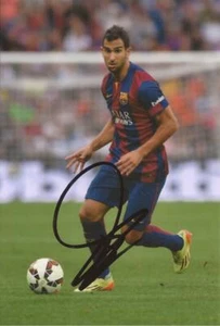 BARCELONA: MARTIN MONTOYA SIGNED 6x4 ACTION PHOTO + COA - Bild 1 von 1