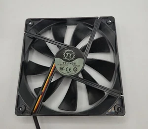 Thermaltake Gehäuselüfter 140mm schwarz TT-1425 - Bild 1 von 2