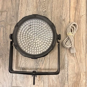 ÉCLAIRAGE DE LIEU THINPAR 64 - Lampe de scène LED DJ multicolore / - Photo 1/11