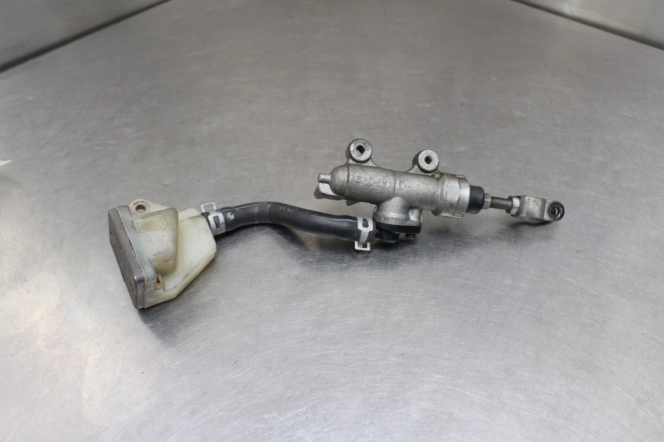 00-03 SUZUKI GSXR750 REAR BACK BRAKE MASTER CYLINDER 69600-33C00 - Image 1 of 4