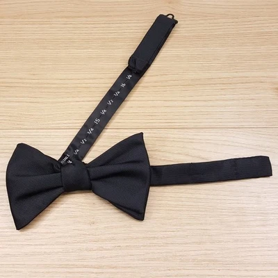 Pajarita BAR III para hombre negra lisa texturizada preatada Foto 1 de 4