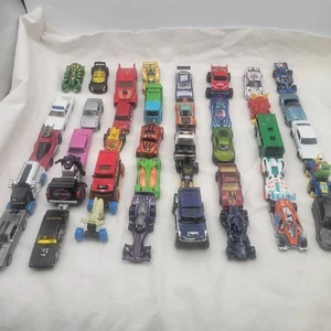 Hot Wheels y Otros Lote de 40 Vehículos de Juego - Lote Mixto De Colección a Ahora - Imagen 1 de 10