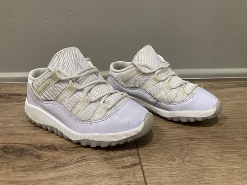 Sneakers viola basse Air Jordan 11 retrò per bambina taglia 10C 645107 101 scarpe