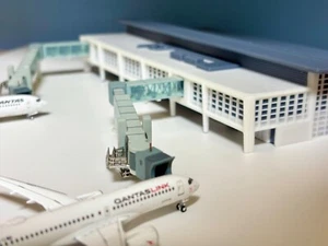 1:400 Scale Model Airport (BRIDGES NOT INCLUDED) Airport Diorama Series #5 - Picture 1 of 10
