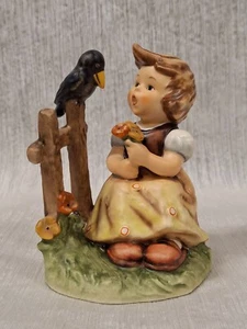 Goebel MI Hummel W Germany 1974 "Canta con me" TMK-6 Girl Black Bird #405 5" - Foto 1 di 8