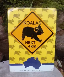 KOALAS NEXT 4 KM - CARTE EMAILLEE 20 X 14,5 CM - AUSTRALIAN SIGNS - AVEC DEFAUTS - Imagen 1 de 5