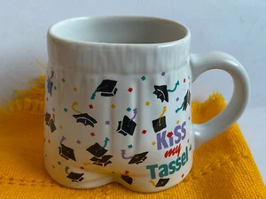 Papel Vintage ""KISS MY TASSLE"" Graduación Humorosa 8 oz. Taza. ¡Geniales 4 grados! - Imagen 1 de 9