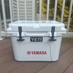 Yeti Roadie 20 White SEAHUNT YAMAHA Branded Official Boat Cooler - Picture 1 of 9