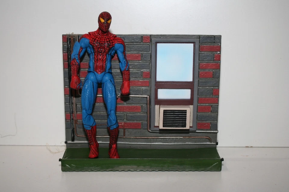 Figura exclusiva Marvel Diamond Select 7" Amazing Spider-Man desenmascarado Disney  Foto 1 de 4