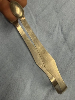 АНТИКВАРНЫЕ щипцы из чистого серебра 1795–1800 · Вероятно, Джон Хикс, Эксетер 32 г - Изображение 1 из 4