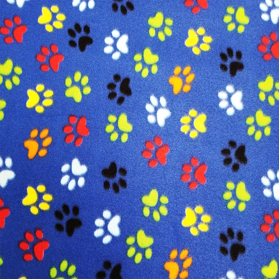 Tela polar con estampado de patas de perro multicolor - 60" de ancho - Se vende por yarda y perno Foto 1 de 1