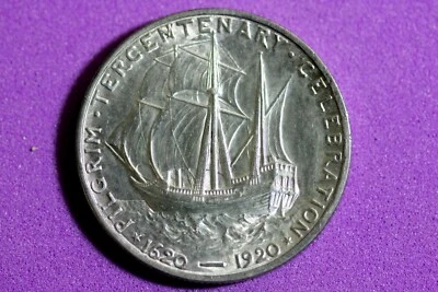 ESTATE FIND 1920 Pilgrim Tercentenary Commemorative Half Dollar #M8356 - Image 1 of 2