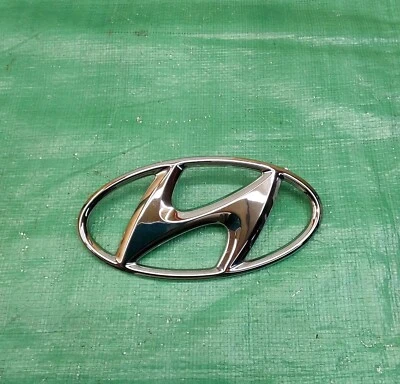 2011-2013 Hyundai Elantra porta-malas traseiro tampa H emblema fabricante de equipamento original 86320-3x000 - Imagem 1 de 2