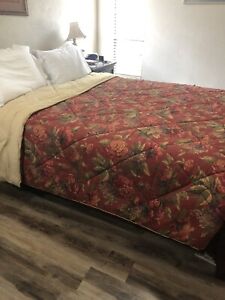 Croscill SERENA Comforter 1Pc Queen Sz Piping Floral Red Green Multicolor 96x96”