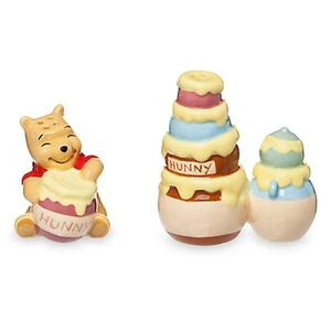 Estatuillas coleccionables de la tienda Disney de Winnie the Pooh & Hunny de saleros y pimienta - Imagen 1 de 3