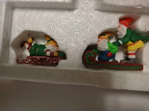 VINTAGE DEPARTMENT 56 VILLAGE TESTING THE TOYS SET OF 2 - Bild 1 von 1