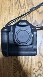 Canon EOS 1D Mark III 10.1MP Camera Body Strap 2 Batteries And Bags - Picture 1 of 7
