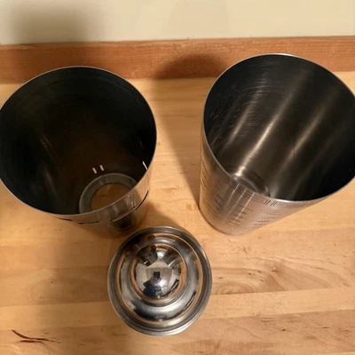 Colador de coctelera de acero inoxidable con acceso telefónico para recetas de bebidas Foto 1 de 4