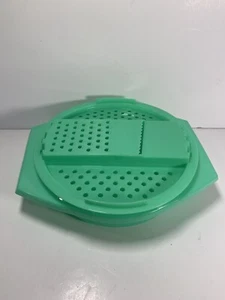 Tupperware Vintage grüne Reibe Zerkleinerer Hobel 787-1 mit Schüssel 786-8 - Bild 1 von 8