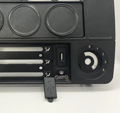 BMW e30 m3 USB port 3er 325 320 318is 316 s14 coupe cabrio Touring evo dtm