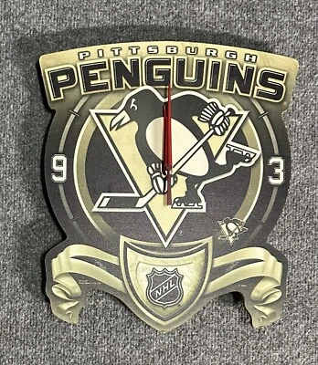 Lote de artículos de cueva de hombre de los Pittsburgh Penguins... reloj, letrero, alfiler/botón, tazas Foto 1 de 4