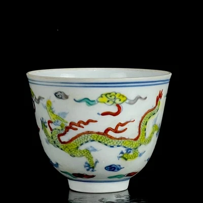 Tazas exquisitas de porcelana china Doucai pintadas a mano con patrón de dragón 14013 Foto 1 de 4