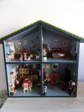 Casa delle bambole in legno