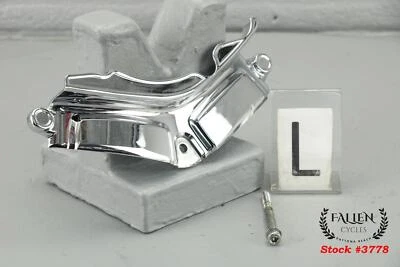 Harley Street Glide Kuryakyn 2017 cubierta de base de cilindro de motor de precisión cromada Foto 1 de 4