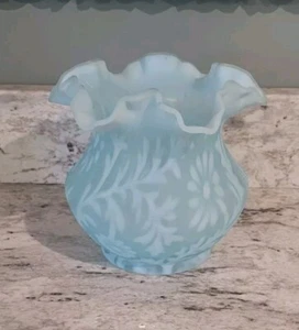 Fenton Glas Hurrikan Lampe Einbauschirm blau Gänseblümchen & Fern opaleszierende Rüsche - Bild 1 von 5