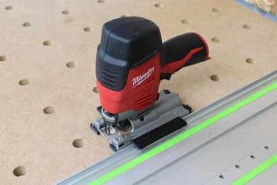 Adaptador de sierra caladora Milwaukee para rieles guía de sierra de oruga Festool y Makita 12 V combustible 27 Foto 1 de 4