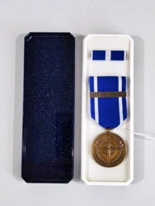 Bundeswehr, Einsatzmedaille EX- Yougoslavie mit Bandspange im Etui - Picture 1 of 8
