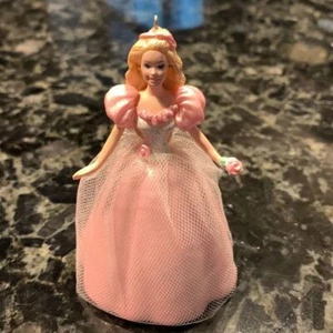 HALLMARK Barbie - Dated 1996 Ornament - Picture 1 of 3