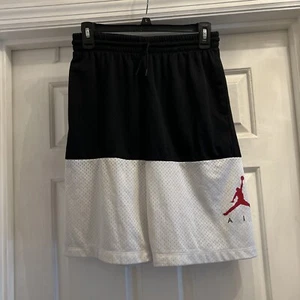 Nike Air Jordan Youth XL 13-15Y JUMPMAN Shorts 955049-023 BLK WHT - Picture 1 of 5
