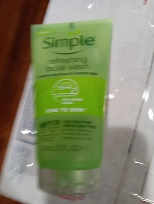 Simple Kind To Skin Refreshing Facial Wash 150 ml /5.1 Oz - Image 1 of 2