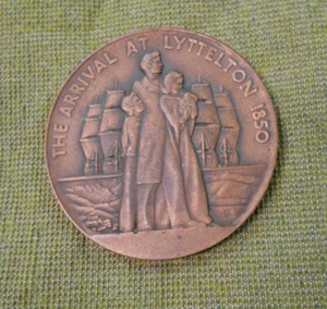 #D234.   1850 to 1950 CANTERBURY NEW ZEALAND CENTENARY MEDAL - Picture 1 of 2