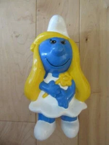 VTG 9" TALL CERAMIC GARDEN BLUE SMURFETTE FLOWER BED DECOR - Picture 1 of 4